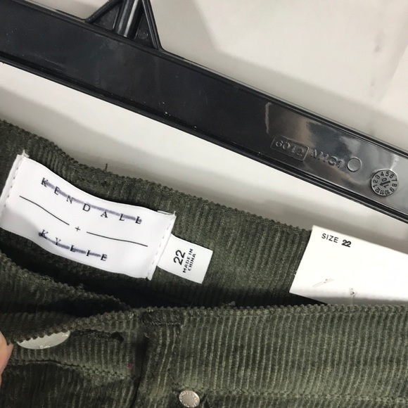 NEW Kendall and Kylie high rise shorts       Mm - Picture 3 of 4